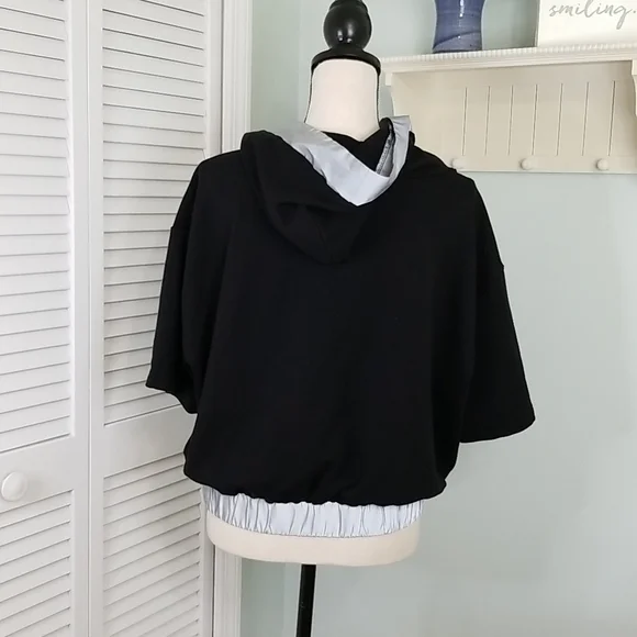 Black, crop, hooded, I am a warrior top - Picture 6 of 13